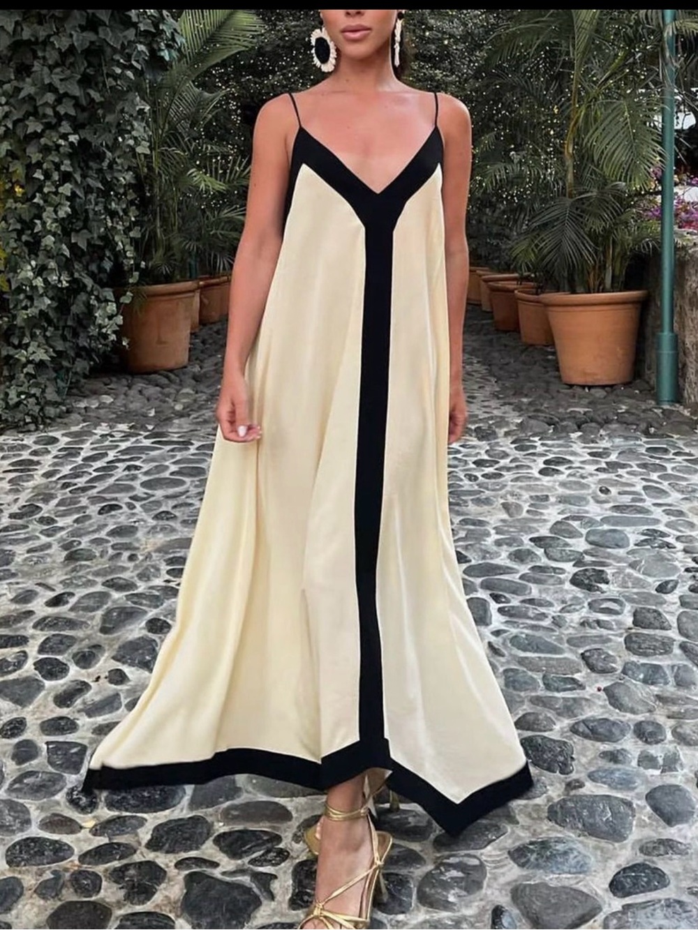 Minimal Sleeveless V-Neck Black and Cream Maxi Dress size medium